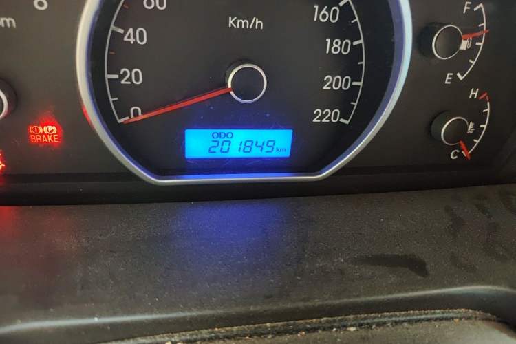 Used Hyundai Celesta 2011 1.6L Manual Comfort Edition Odometer Close Up