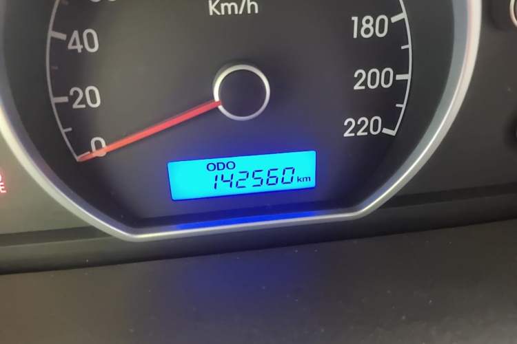 Used Hyundai Celesta 2011 1.6L Manual Comfort Edition Odometer Close Up