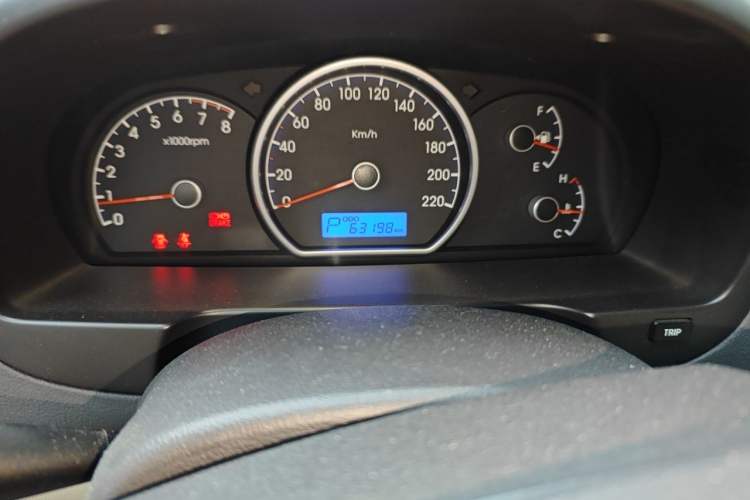 Used Hyundai Celesta 2011 1.6L Automatic Comfort Edition Odometer Close Up
