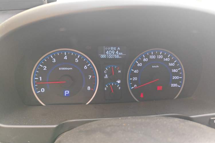 Used Hyundai Celesta 2011 1.6L Automatic Luxury Version Odometer Close Up