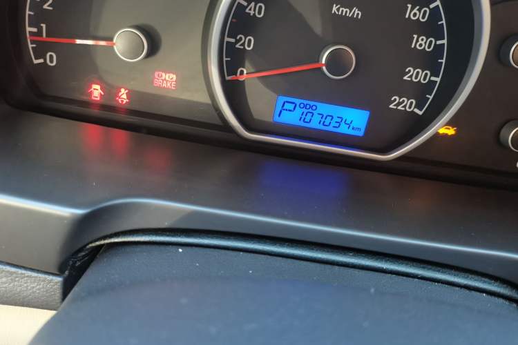 Used Hyundai Celesta 2011 1.6L Automatic Comfort Edition Odometer Close Up