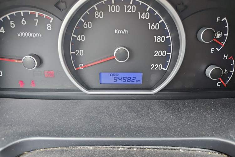 Used Hyundai Celesta 2011 1.6L Manual Comfort Edition Odometer Close Up