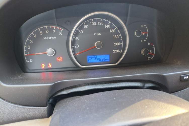 Used Hyundai Celesta 2011 1.6L Automatic Comfort Edition Odometer Close Up