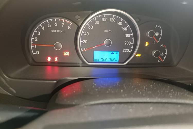 Used Hyundai Celesta 2011 1.6L Manual Luxury Model Odometer Close Up