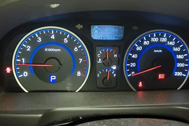 Used Hyundai Celesta 2011 1.6L Automatic Luxury Version Odometer Close Up
