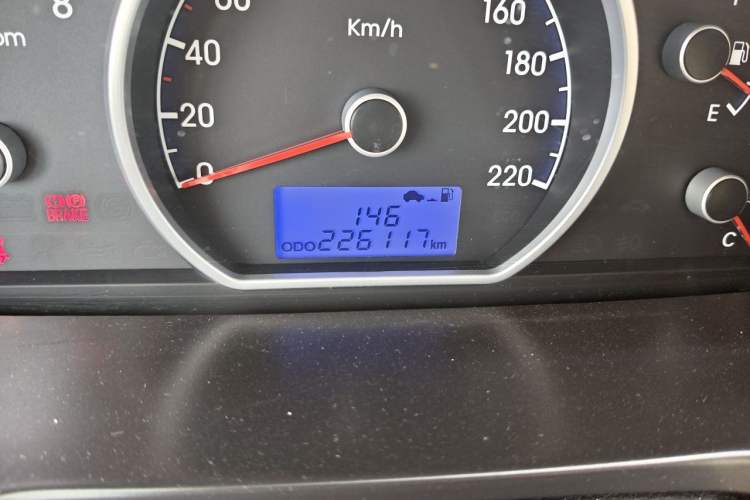 Used Hyundai Celesta 2011 1.6L Manual Comfort Edition Odometer Close Up