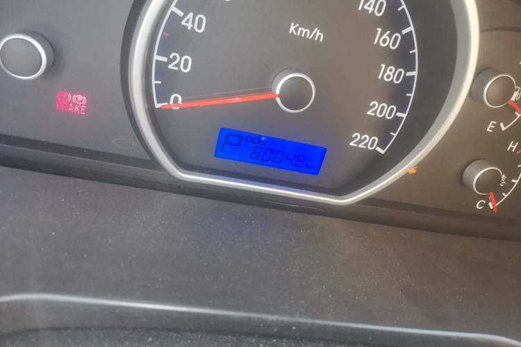 Used Hyundai Celesta 2011 1.6L Automatic Comfort Edition Odometer Close Up
