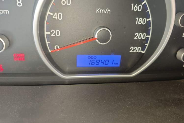 Used Hyundai Celesta 2011 1.6L Manual Comfort Edition Odometer Close Up