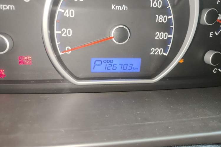 Used Hyundai Celesta 2011 1.6L Automatic Comfort Edition Odometer Close Up