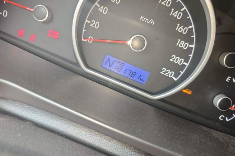 Used Hyundai Celesta 2011 1.6L Automatic Comfort Edition Odometer Close Up