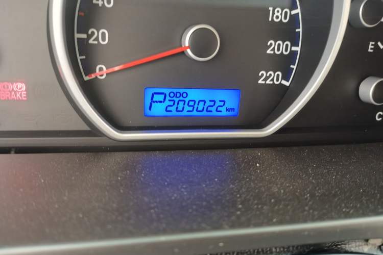 Used Hyundai Celesta 2011 1.6L Automatic Comfort Edition Odometer Close Up