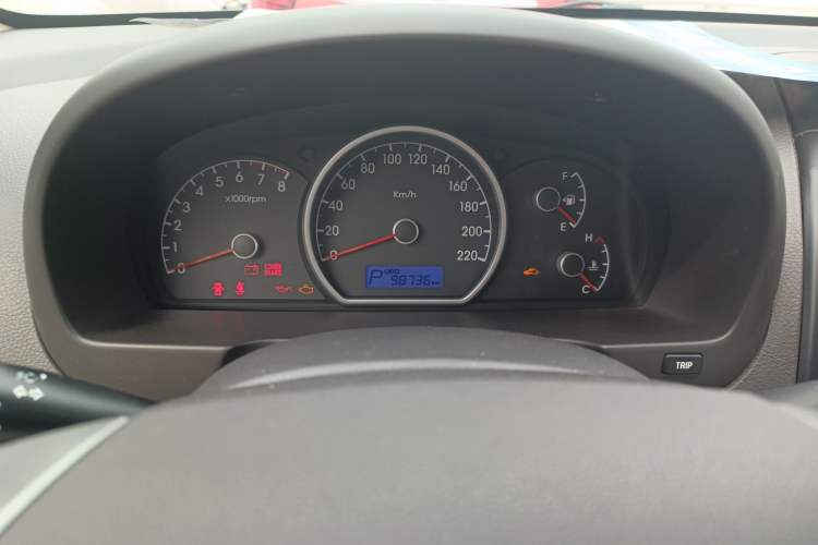 Used Hyundai Celesta 2011 1.6L Automatic Comfort Edition Odometer Close Up