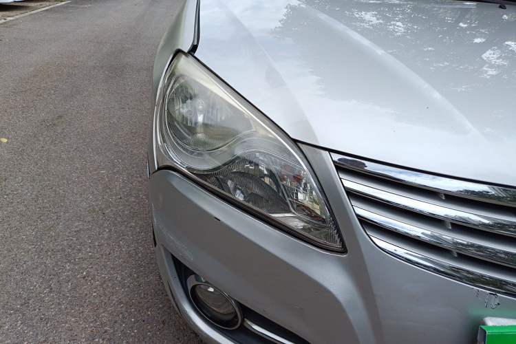Used Hyundai Celesta 2011 1.6L Automatic Comfort Edition Right Front Headlight