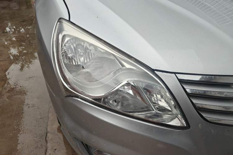 Used Hyundai Celesta 2011 1.6L Automatic Comfort Edition Right Front Headlight