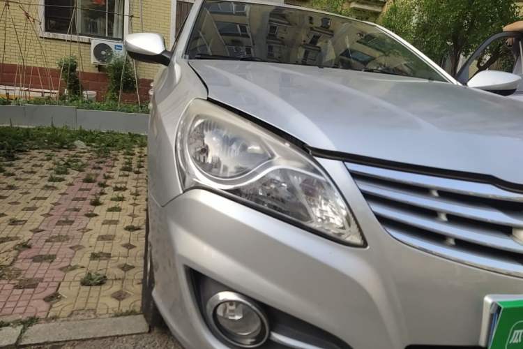 Used Hyundai Celesta 2011 1.6L Manual Comfort Edition Right Front Headlight