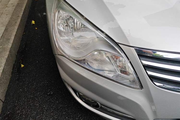 Used Hyundai Celesta 2011 1.6L Automatic Comfort Edition Right Front Headlight