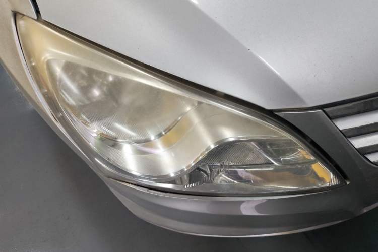 Used Hyundai Celesta 2011 1.6L Manual Luxury Model Right Front Headlight
