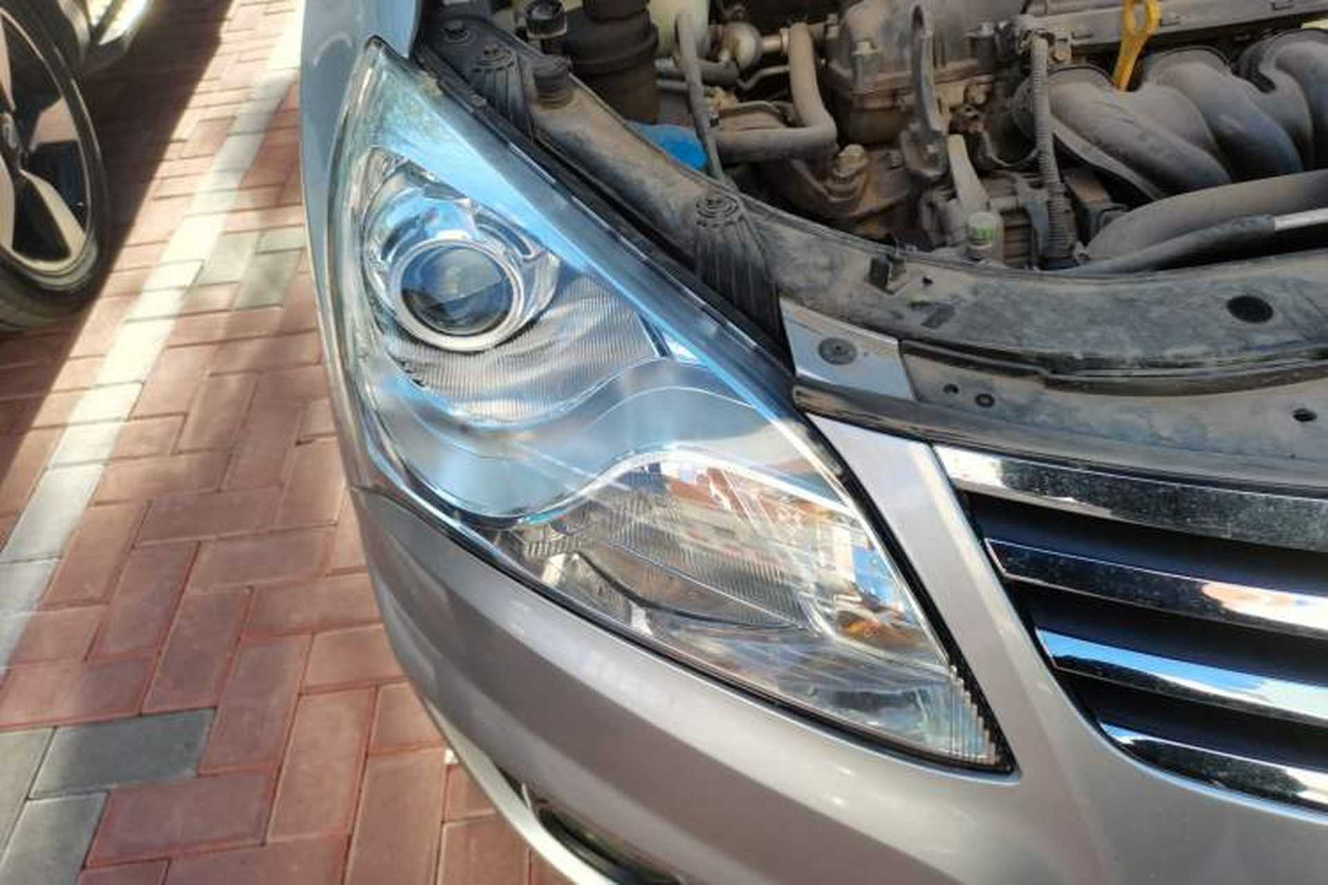Used Hyundai Celesta 2011 1.6L Automatic Comfort Edition Right Front Headlight