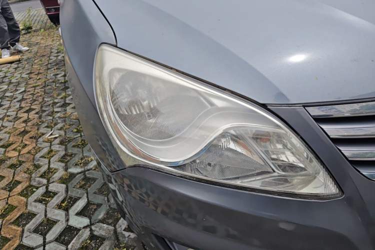 Used Hyundai Celesta 2011 1.6L Manual Comfort Edition Right Front Headlight