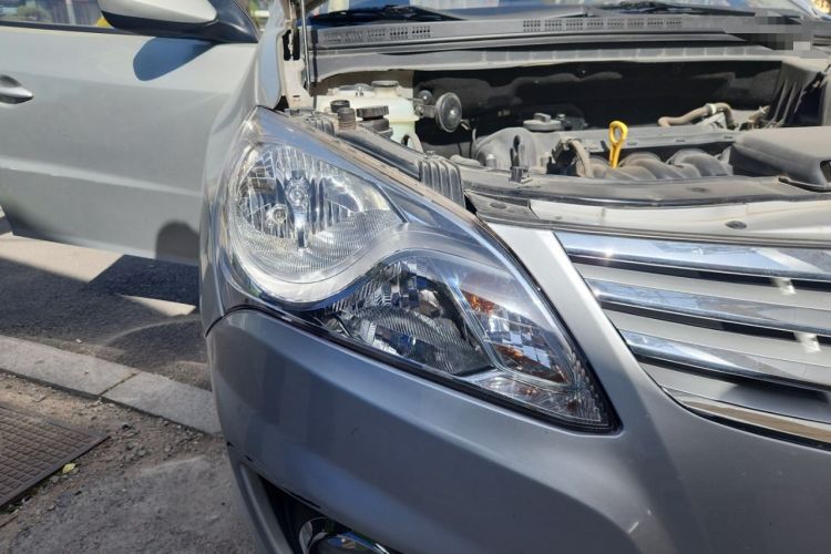 Used Hyundai Celesta 2011 1.6L Manual Comfort Edition Right Front Headlight