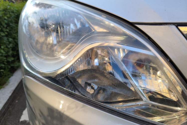 Used Hyundai Celesta 2011 1.6L Automatic Comfort Edition Right Front Headlight
