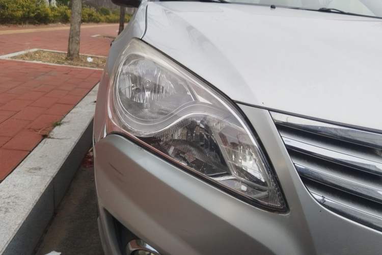 Used Hyundai Celesta 2011 1.6L Manual Luxury Model Right Front Headlight