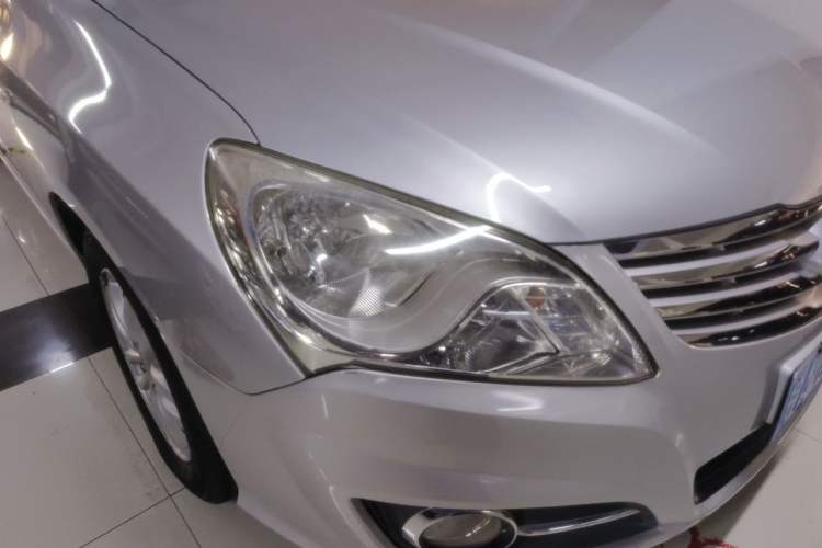 Used Hyundai Celesta 2011 1.6L Automatic Comfort Edition Right Front Headlight