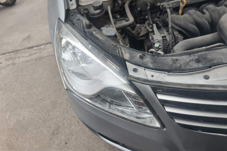 Used Hyundai Celesta 2011 1.6L Automatic Comfort Edition Right Front Headlight