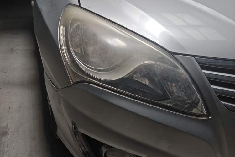 Used Hyundai Celesta 2011 1.6L Manual Comfort Edition Right Front Headlight