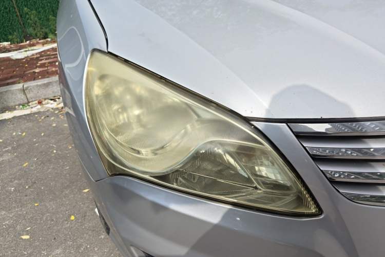 Used Hyundai Celesta 2011 1.6L Manual Comfort Edition Right Front Headlight