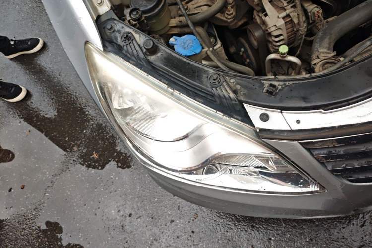 Used Hyundai Celesta 2011 1.6L Automatic Comfort Edition Right Front Headlight