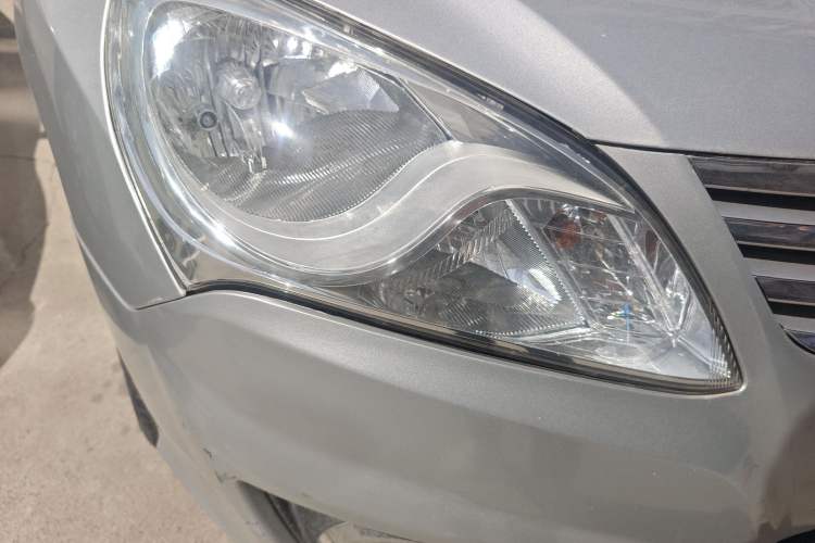 Used Hyundai Celesta 2011 1.6L Manual Comfort Edition Right Front Headlight