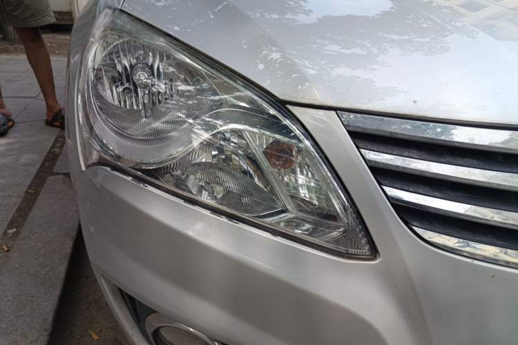 Used Hyundai Celesta 2011 1.6L Manual Comfort Edition Right Front Headlight