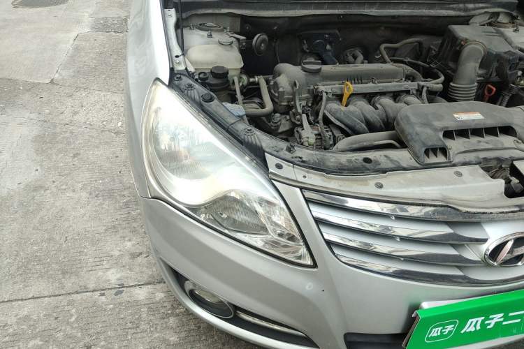 Used Hyundai Celesta 2011 1.6L Automatic Comfort Edition Right Front Headlight