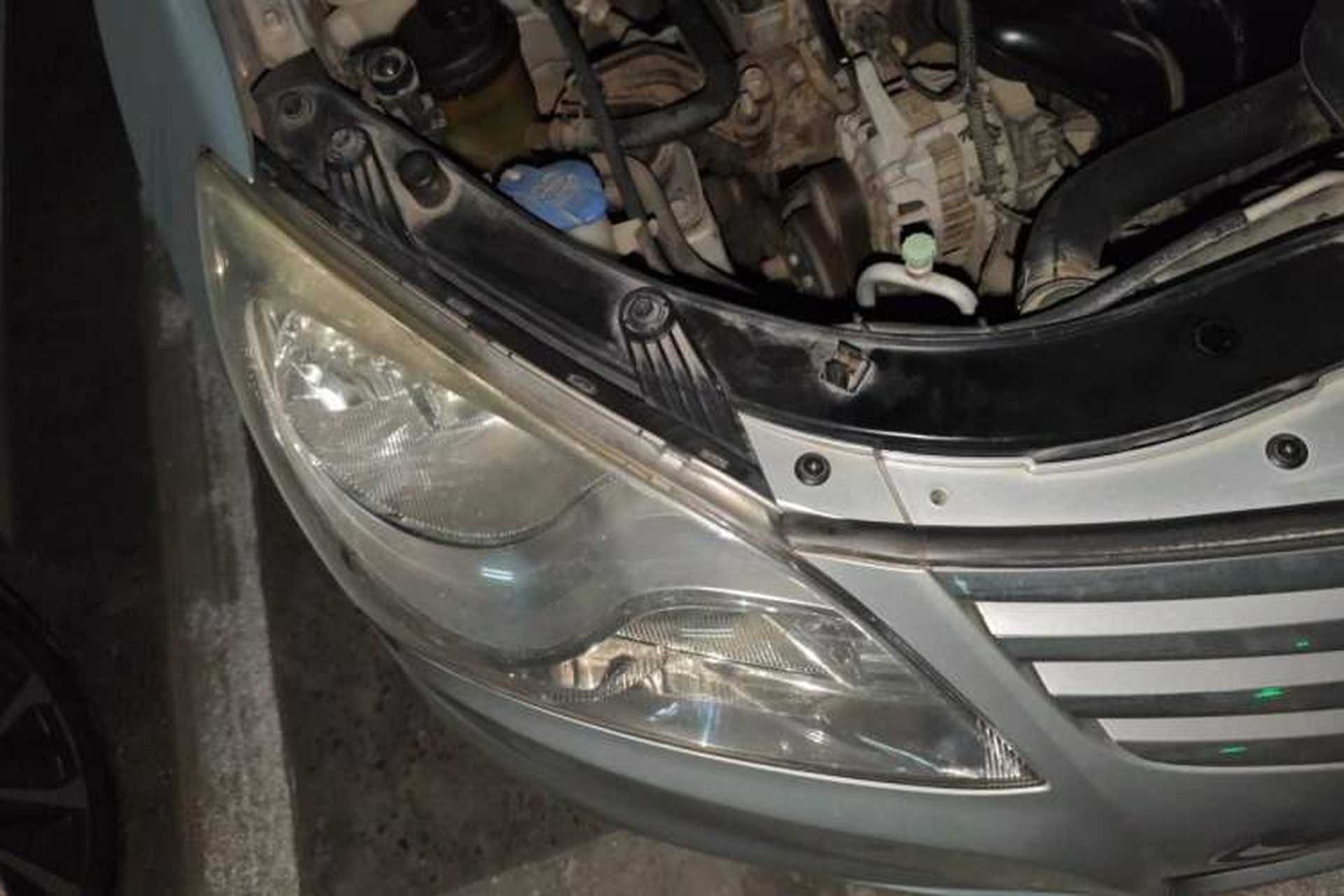 Used Hyundai Celesta 2011 1.6L Manual Luxury Model Right Front Headlight