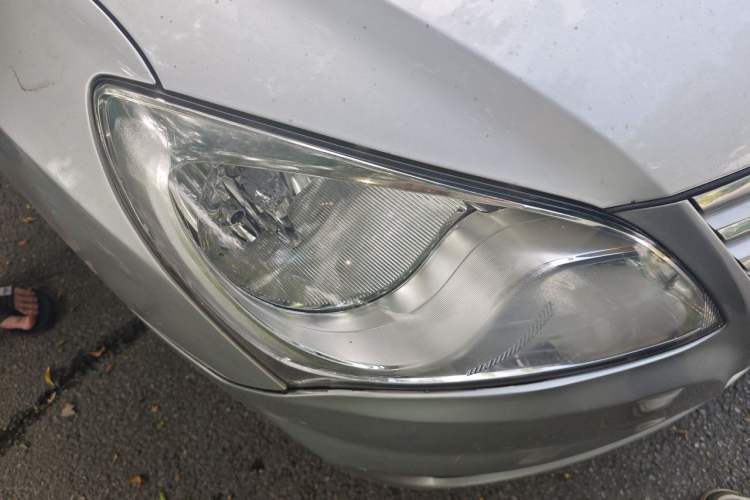 Used Hyundai Celesta 2011 1.6L Automatic Comfort Edition Right Front Headlight