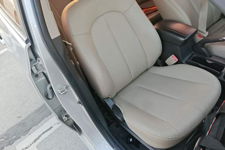 Used Hyundai Celesta 2011 1.6L Automatic Luxury Version Right Front Seat