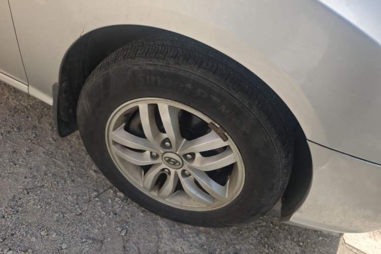 Used Hyundai Celesta 2011 1.6L Automatic Luxury Version Right Front Wheel Hub