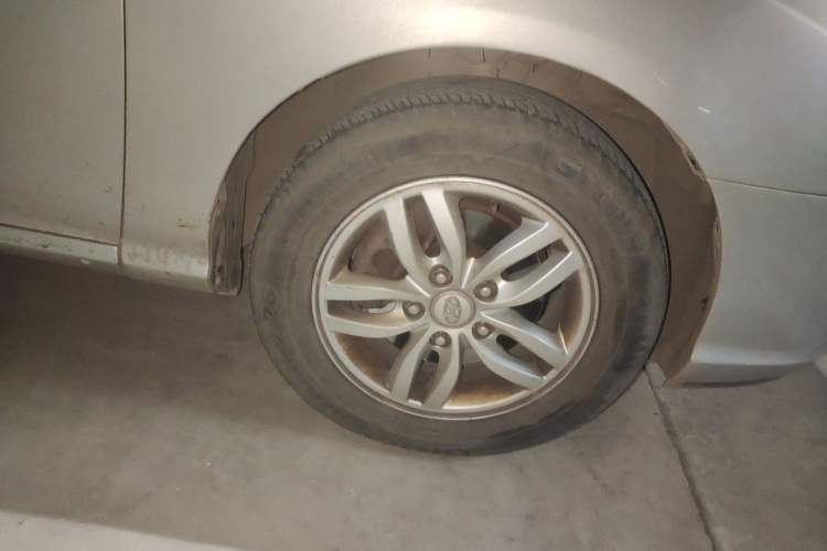 Used Hyundai Celesta 2011 1.6L Automatic Comfort Edition Right Front Wheel Hub