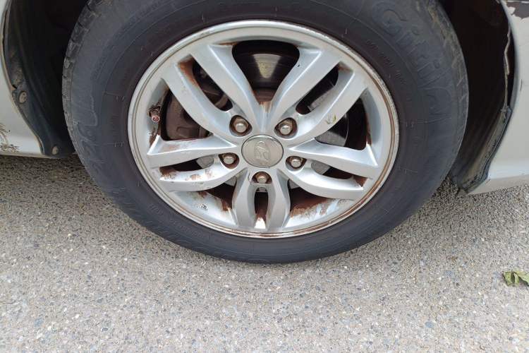 Used Hyundai Celesta 2011 1.6L Automatic Comfort Edition Right Front Wheel Hub