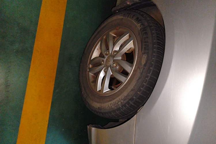 Used Hyundai Celesta 2011 1.6L Automatic Luxury Version Right Front Wheel Hub