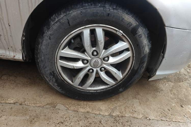 Used Hyundai Celesta 2011 1.6L Automatic Comfort Edition Right Front Wheel Hub