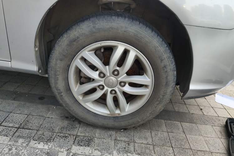 Used Hyundai Celesta 2011 1.6L Manual Luxury Model Right Front Wheel Hub