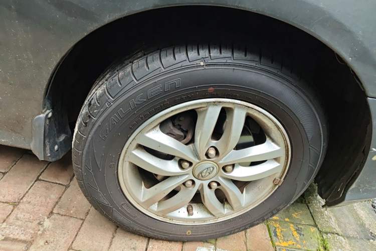 Used Hyundai Celesta 2011 1.6L Manual Comfort Edition Right Front Wheel Hub