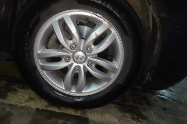 Used Hyundai Celesta 2011 1.6L Automatic Luxury Version Right Front Wheel Hub