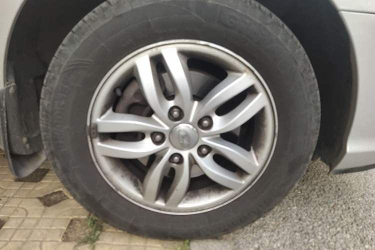Used Hyundai Celesta 2011 1.6L Manual Comfort Edition Right Front Wheel Hub