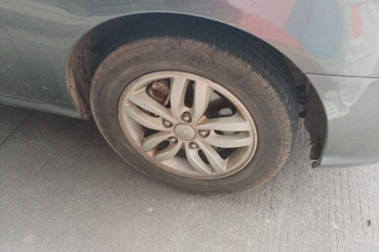 Used Hyundai Celesta 2011 1.6L Automatic Comfort Edition Right Front Wheel Hub
