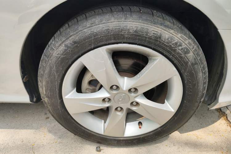 Used Hyundai Celesta 2011 1.6L Automatic Luxury Version Right Front Wheel Hub
