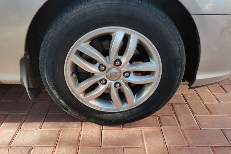 Used Hyundai Celesta 2011 1.6L Automatic Comfort Edition Right Front Wheel Hub