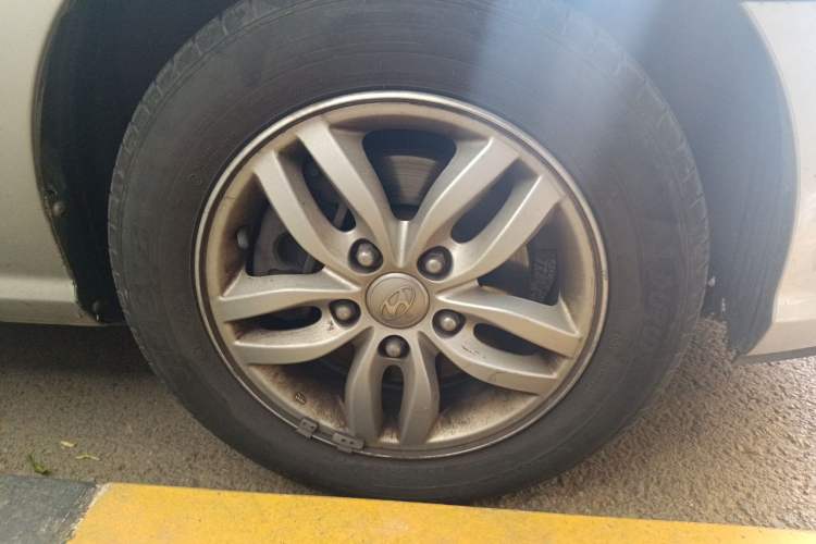 Used Hyundai Celesta 2011 1.6L Manual Comfort Edition Right Front Wheel Hub